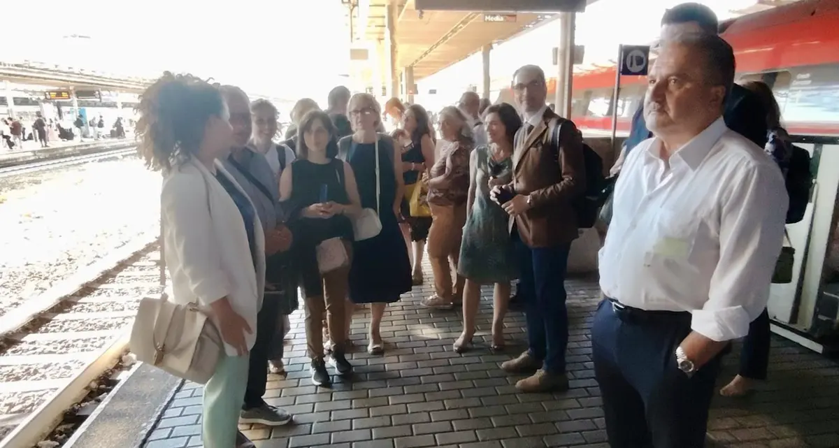 «Tiburtina-Orte: il treno delle 17,30 è un carro bestiame inutilizzabile»