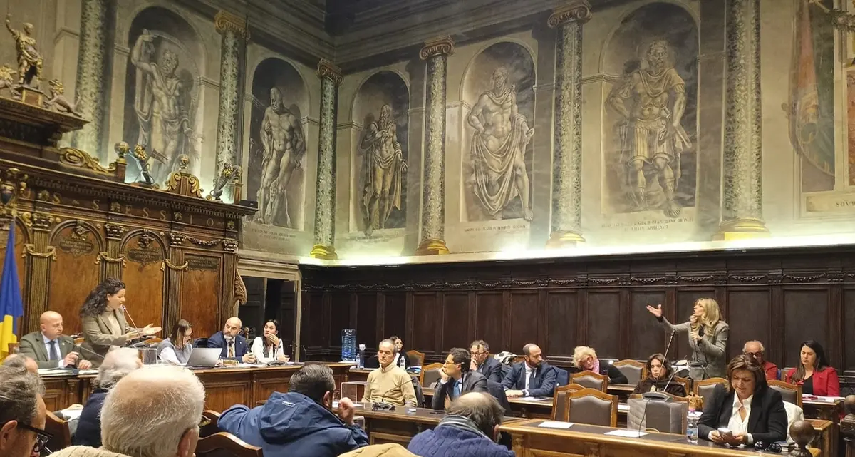 Centro anziani, scontro Frontini-Troncarelli