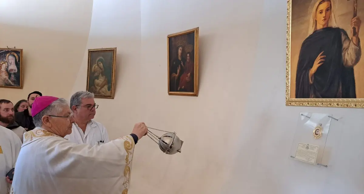 Il vescovo dona reliquia di Santa Rosa all’ospedale di Viterbo