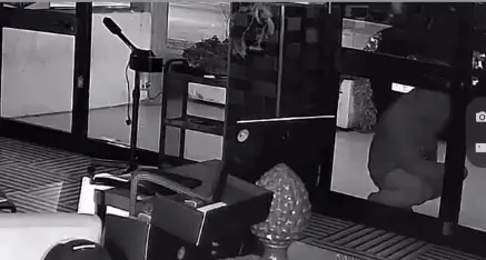 Viterbo: tenta un furto nel salone di parrucchieri