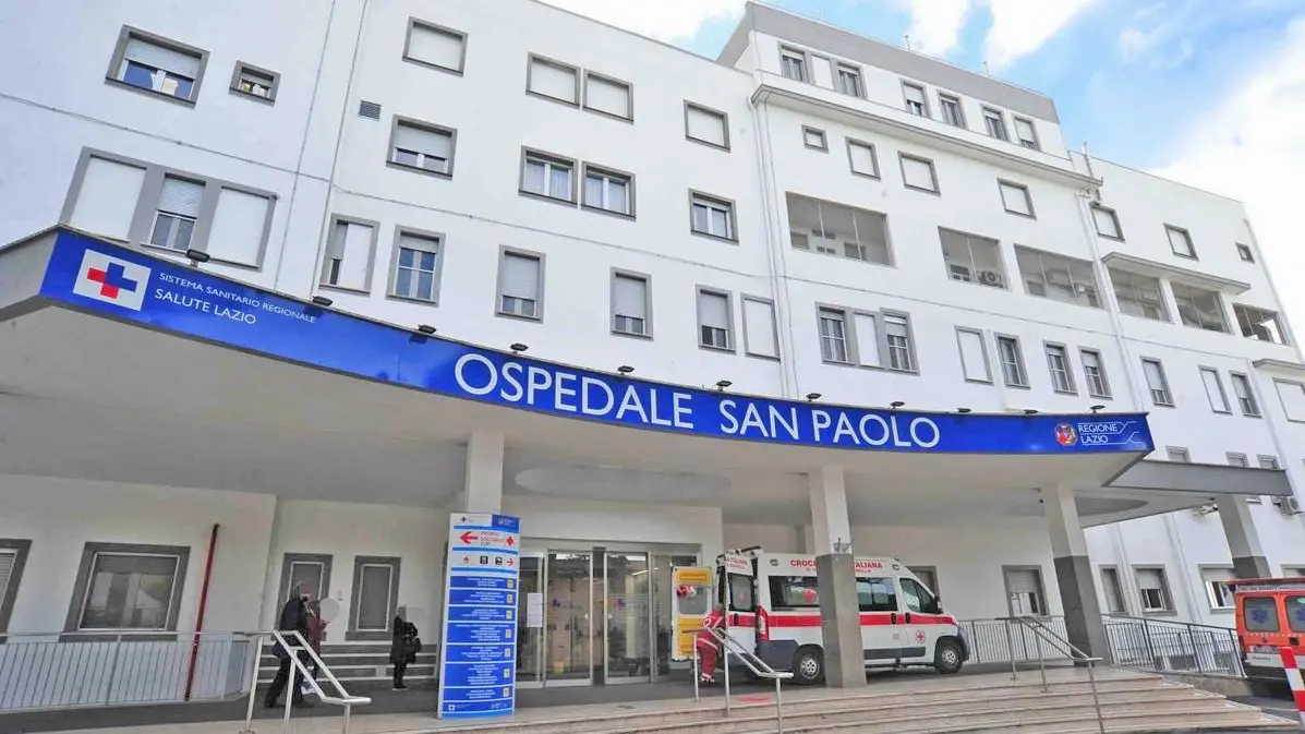 Donna al pronto soccorso con lividi evidenti: “È stato uno dei vostri colleghi medici”