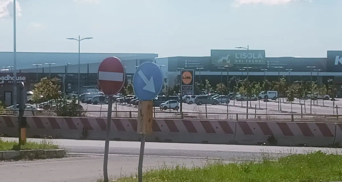 «Ripristinare la svolta a sinistra per il Poggino e i centri commerciali»