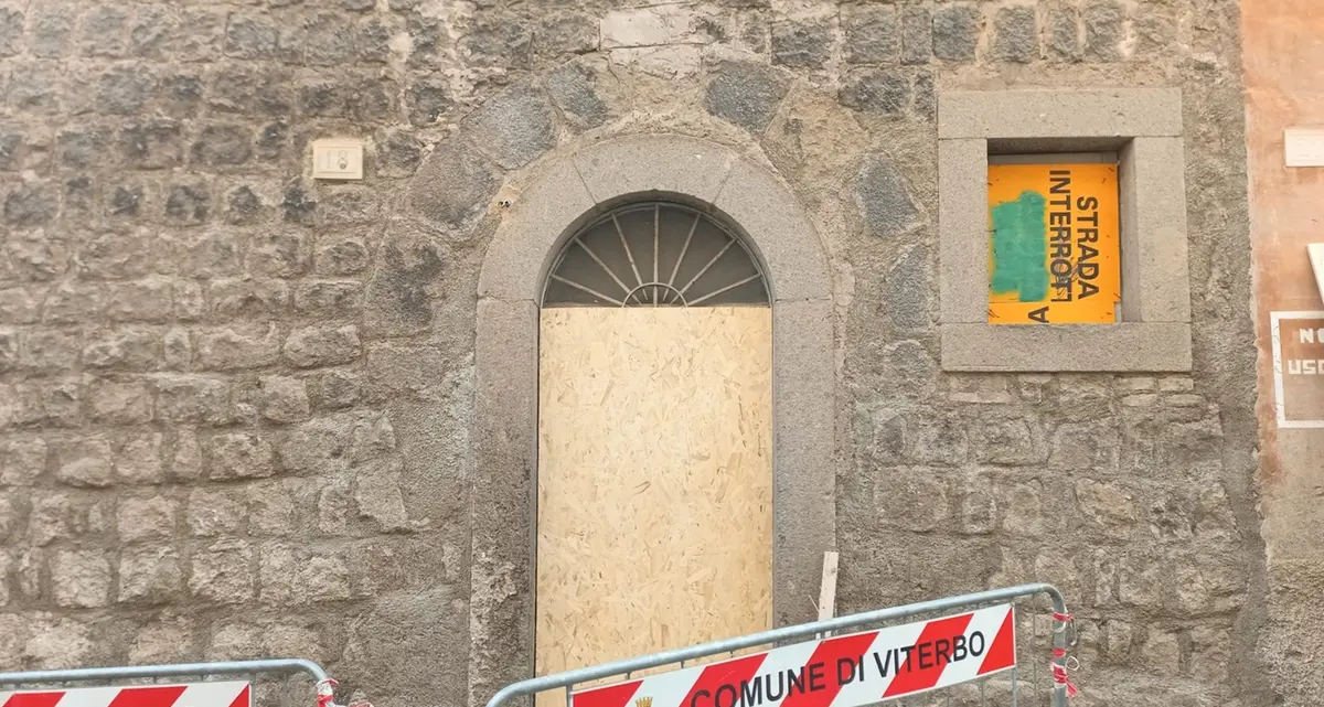 Viterbo: palazzo via Sant’Agostino, ingresso off limits