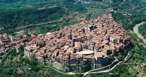 Tragedia a Orte: giovane precipita dalla finestra e muore