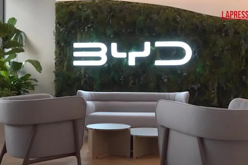 Auto, BYD lancia in Europa la ATTO 2 DM-i Super Hybrid