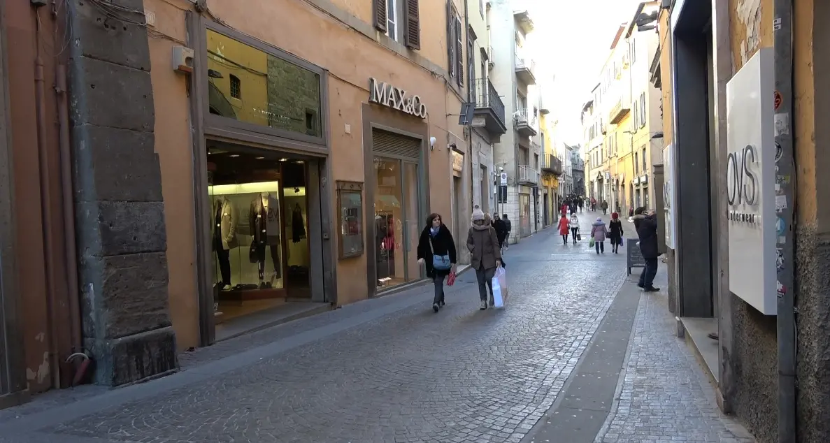 «Viterbo: in 12 anni chiuso il 25 per cento dei negozi in centro»