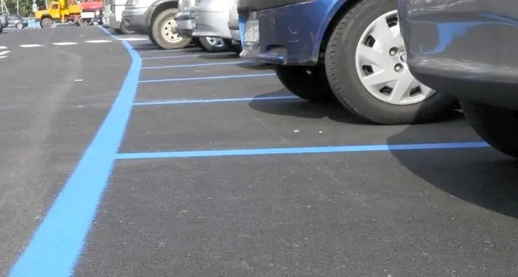 Viterbo: le auto elettriche parcheggiano gratis sulle strisce blu