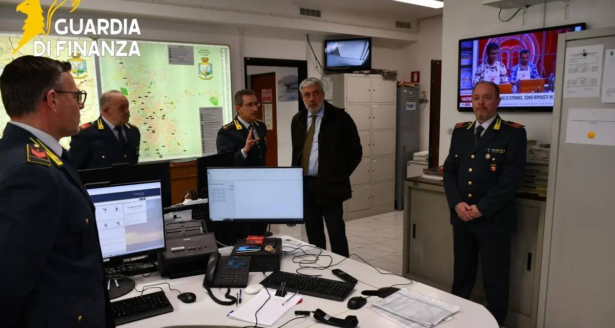 Viterbo: il procuratore capo Mario Palazzi in visita al comando provinciale della guardia di finanza