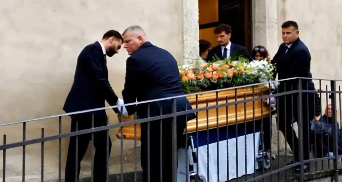 L’addio a Federico Regni, il parroco: «La sua presenza è eterna»