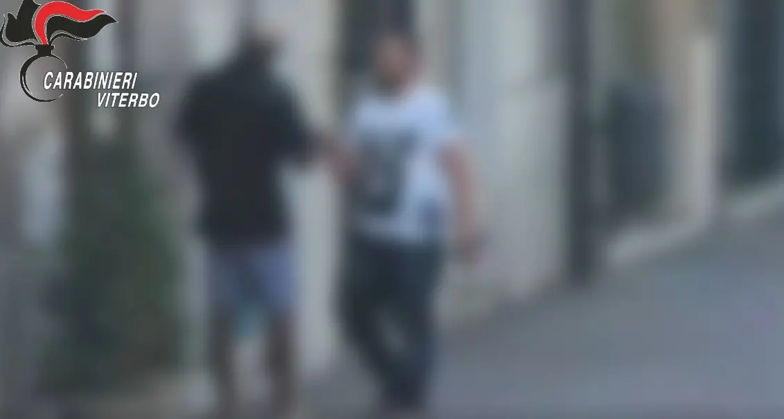 In casa un supermarket di cocaina ed eroina, arrestate sei persone