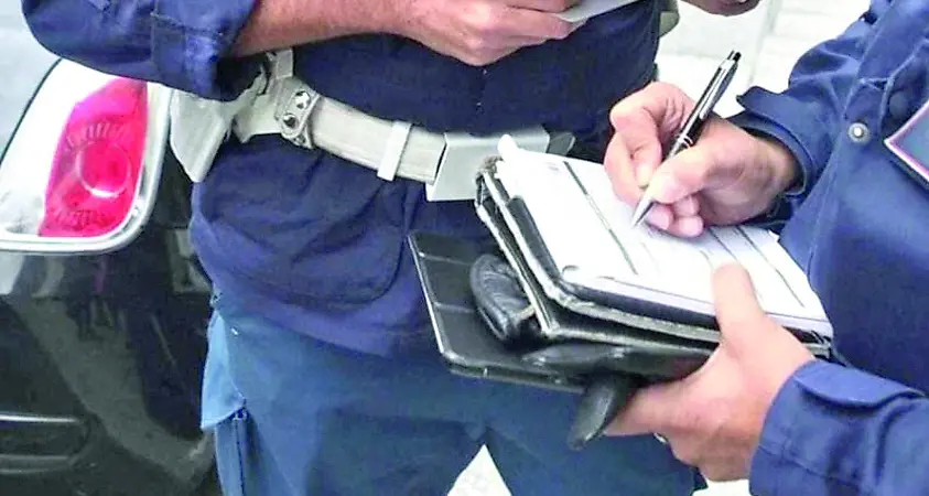 Viterbo: viene multato per sosta irregolare, querela il Comune per falso