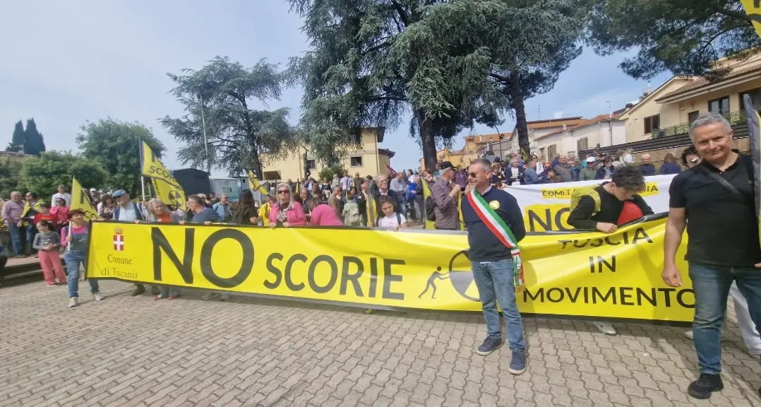 Quasi 4mila persone e 40 sindaci della Tuscia alla marcia di Corchiano contro il deposito nazionale di scorie nucleari