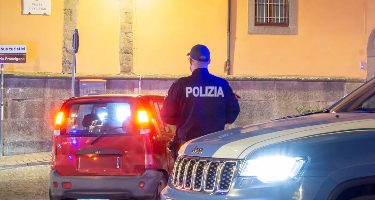 Viterbo: non si ferma all’alt della polizia e investe due agenti