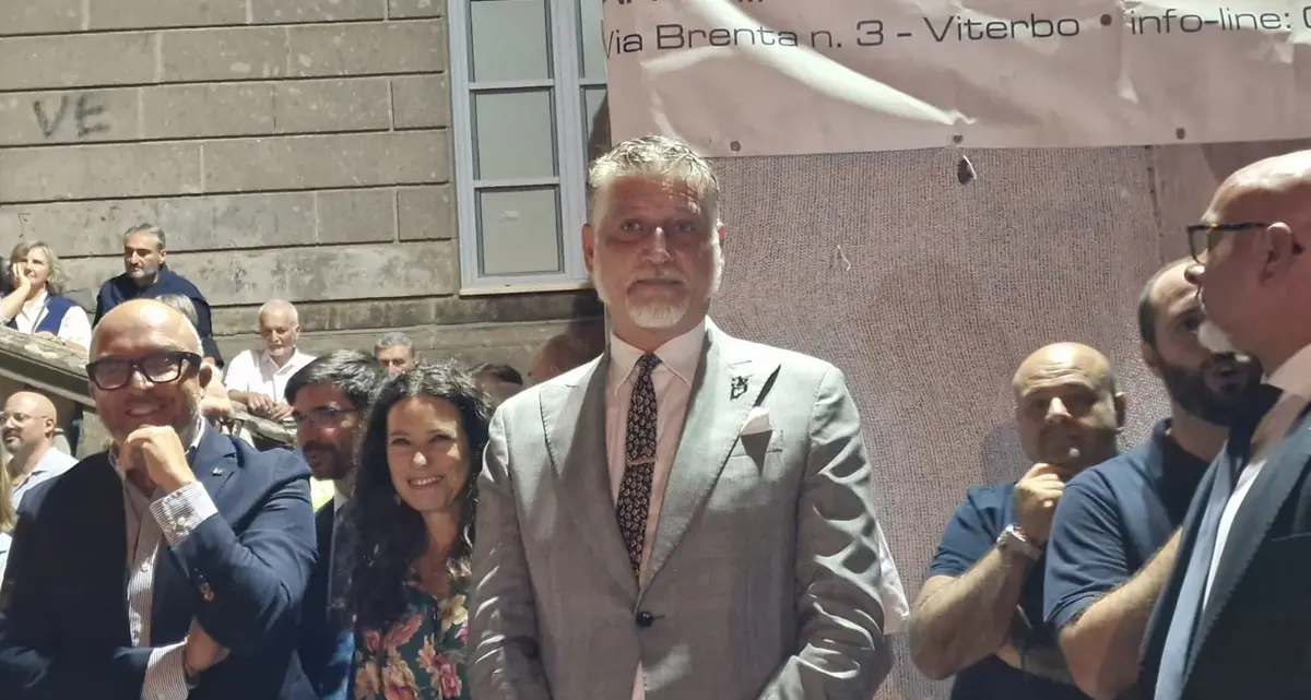 Minimacchina del centro storico, al trasporto c’è anche il ministro Giuli