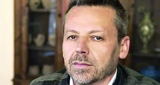 Commento contro Bartolacci: “Va giù e prendilo a stampellate in faccia”