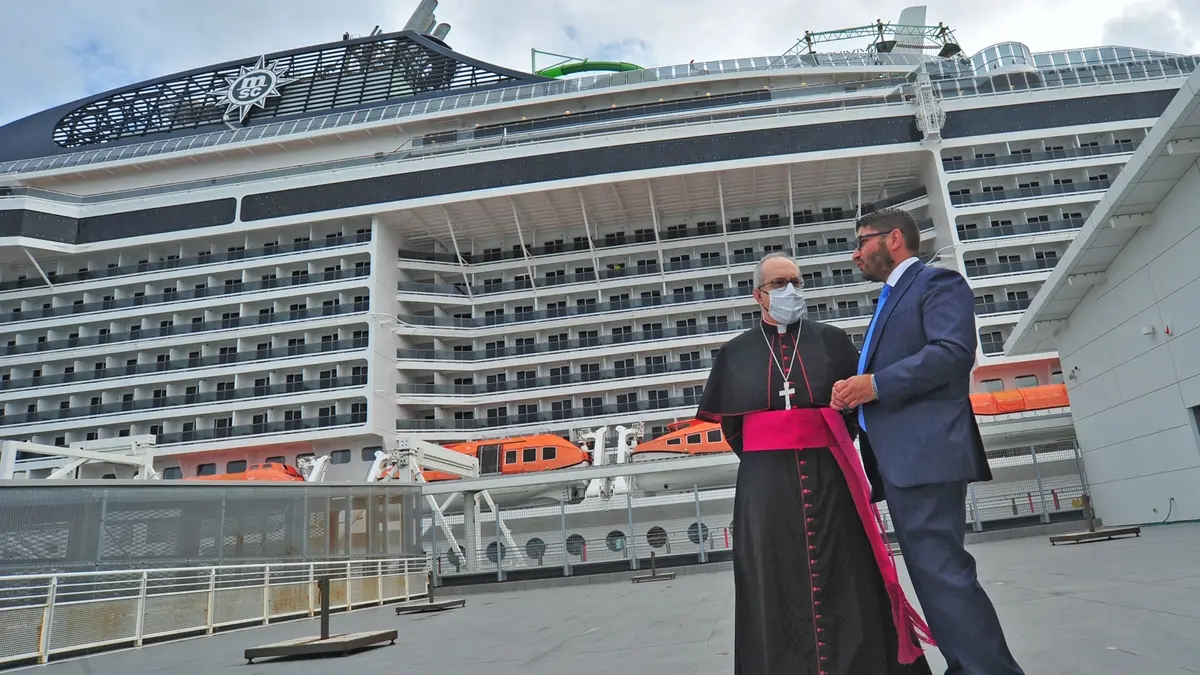 Visita pastorale al porto per il Vescovo