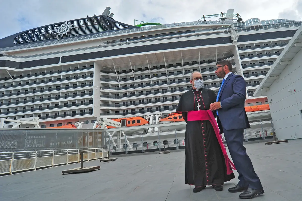Visita pastorale al porto per il Vescovo