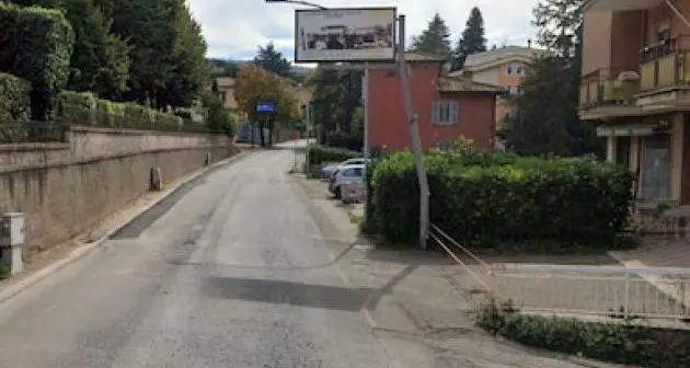 Viterbo: cade per una buca e fa causa a Comune e Provincia