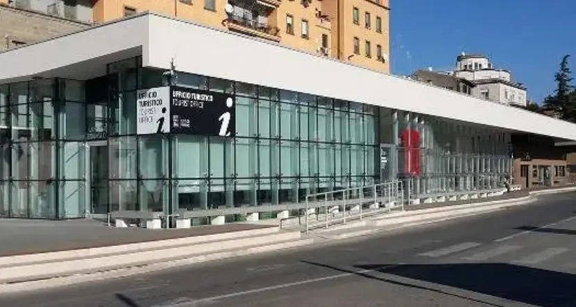 Viterbo, critiche e ironia sui progetti per la Pensilina e il mercato