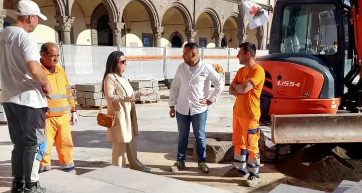 Viterbo: restyling piazza del Comune, bentornati lastroni