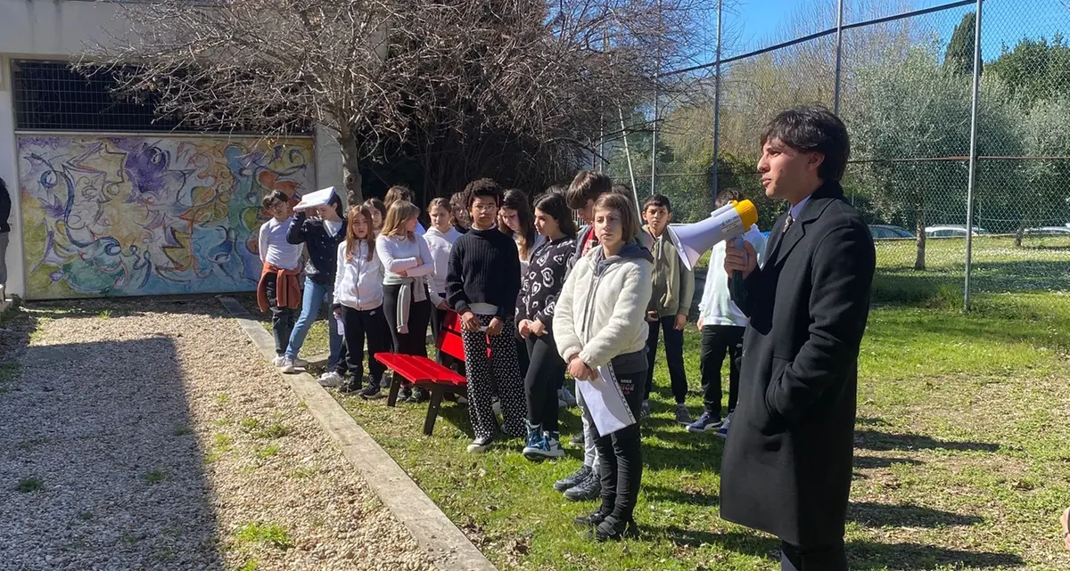 Una panchina rossa anche all’IC Marina di Cerveteri