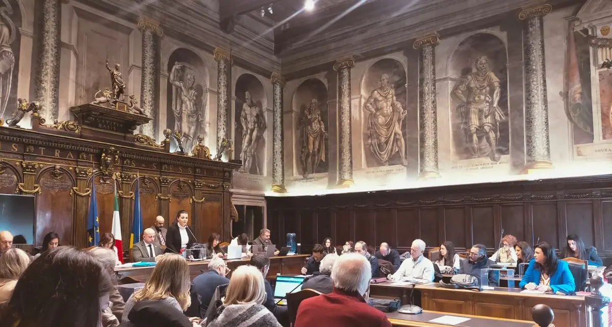 «Revocare le deleghe a Sgarbi»