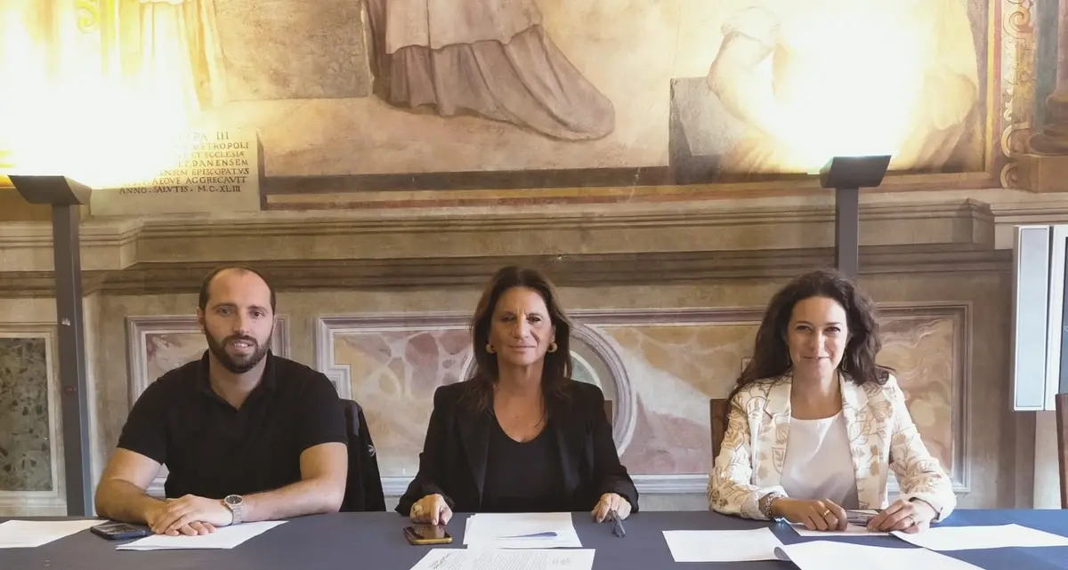 «Farmacie comunali di Viterbo, sospendere il bando per direttore»