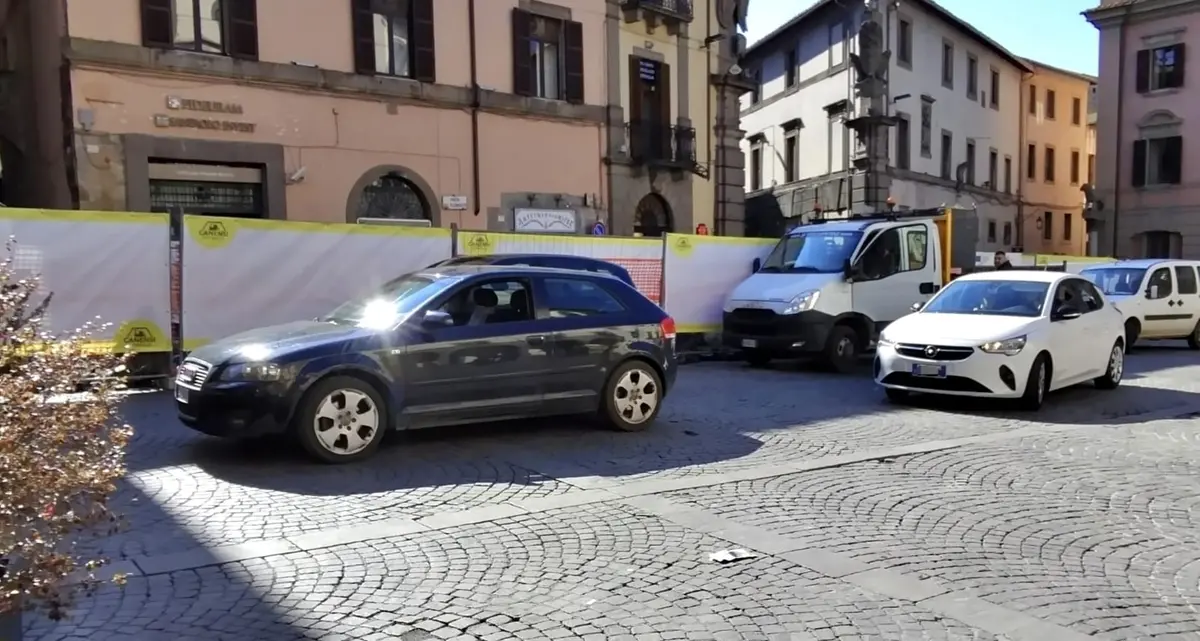 Largo alla sosta selvaggia in piazza del Plebiscito