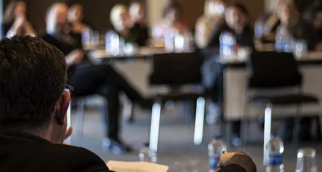 Concorso alle battute finali con polemica