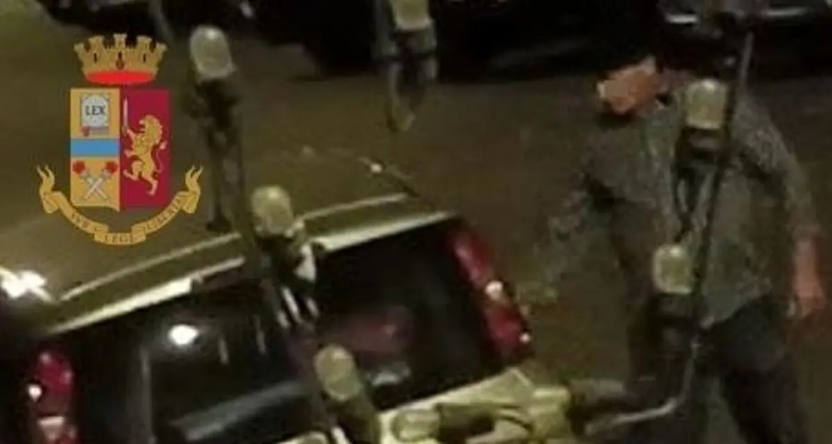 Viterbo: danneggia con un punteruolo 30 auto in sosta