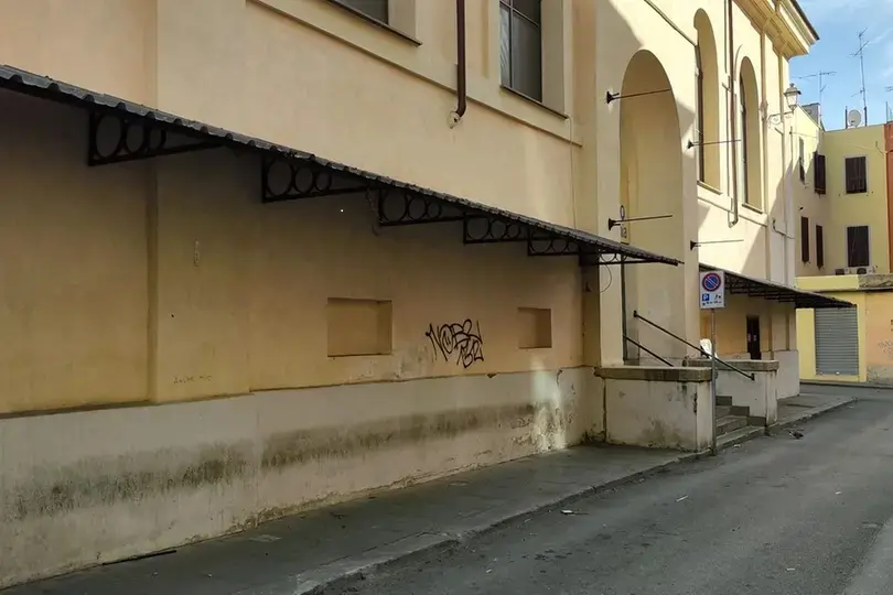 <p>Una immagine del mercato di piazza Regina Margherita</p>\\n