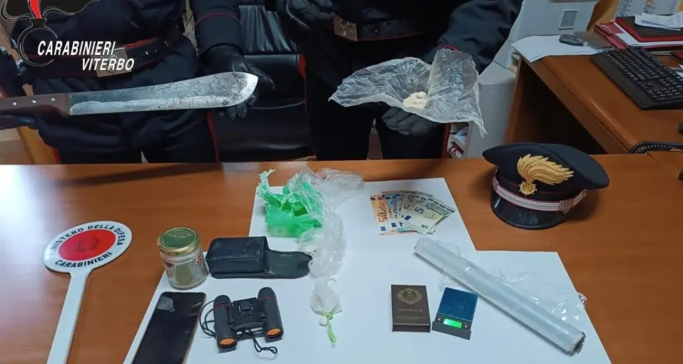 Spari contro la finanza a un posto di blocco: arrestato un 28enne a Canino