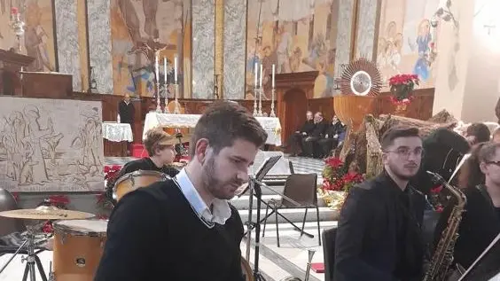 Tolfa, standing ovation per Musica d’insieme