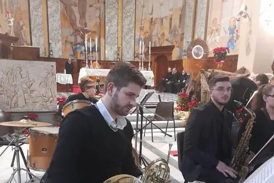 Tolfa, standing ovation per Musica d’insieme