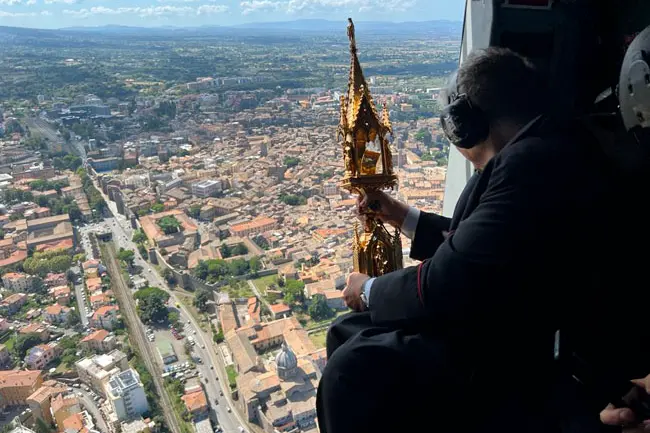 Il cuore di Santa Rosa in volo su\u00A0Viterbo