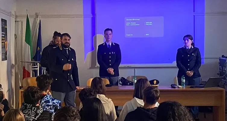 Viterbo: la polizia incontra gli studenti del Paolo Savi