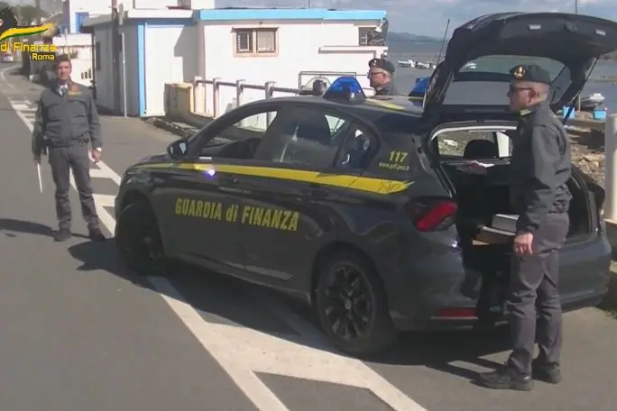 FINANZA Lavoratori in nero stabilimento balneare Santa Marinella