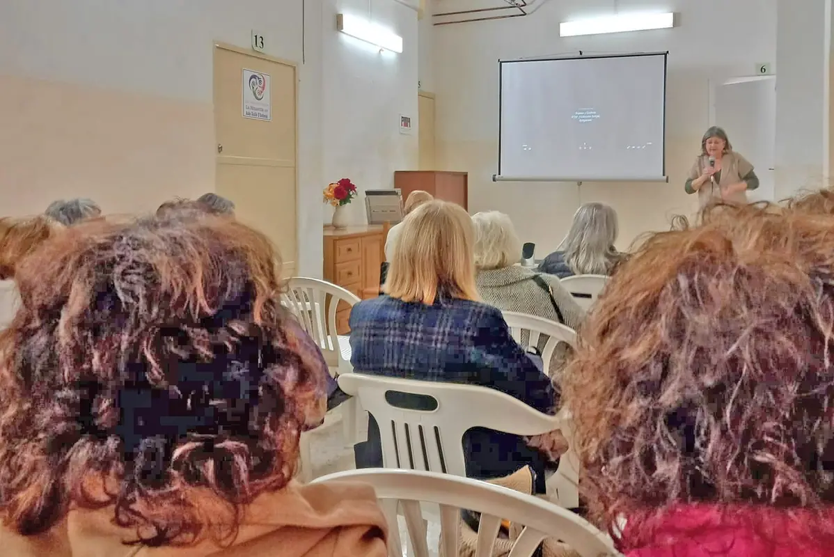 La presidente della Consulta delle donne Amelia Ciampa durante il dibattito
