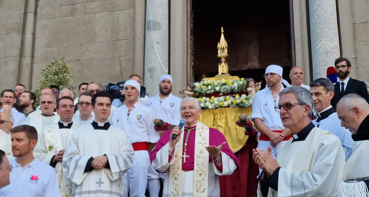 Viterbo: il cuore di Santa Rosa in processione
