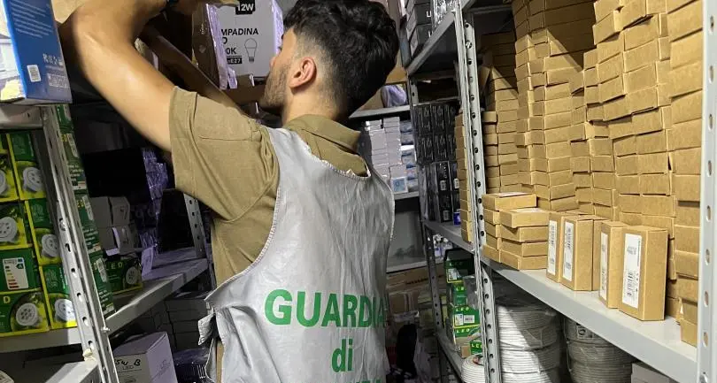 Tutela del Made in Italy: maxi sequestro della Finanza a Tarquinia, Montalto, Viterbo e Civita Castellana