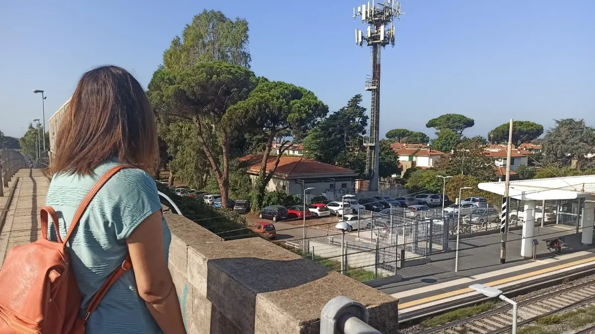 Il cavalcaferrovia perde pezzi