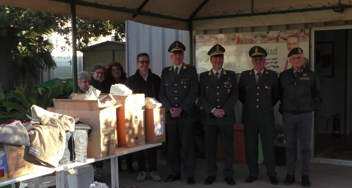 Tarquinia: la guardia di finanza dona ai bisognosi giochi e abbigliamento