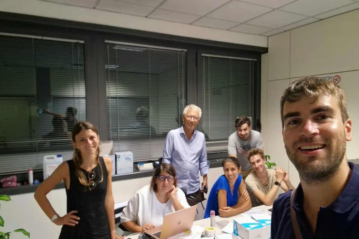 Il team del Centro Buonarroti, guidato da Carlo Tarantino al centro, sul set di Ferrari