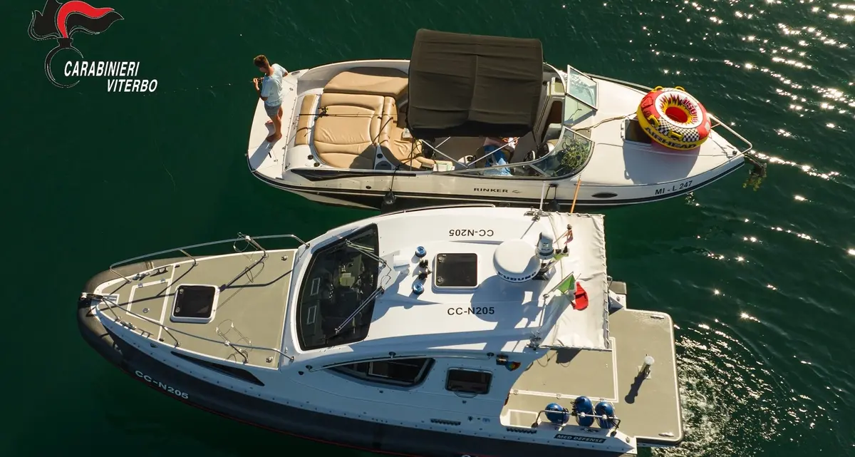 Motoscafo in avaria: padre e figlio di 10 anni salvati dai carabinieri