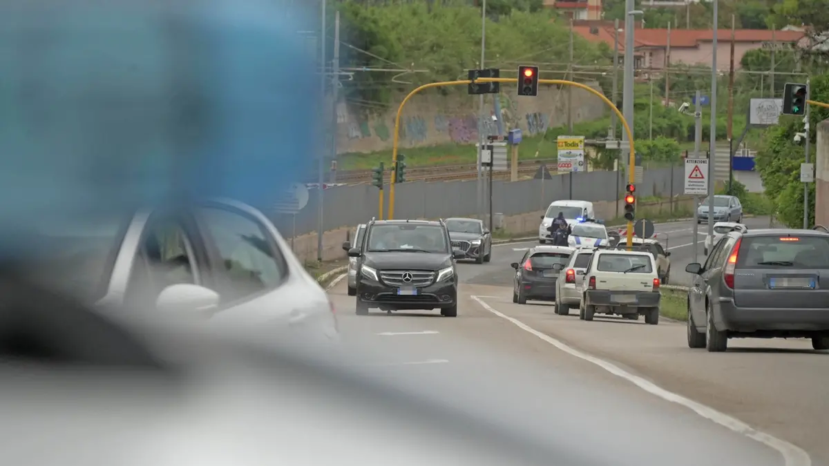 Strade chiuse e traffico in tilt per una gara di triathlon