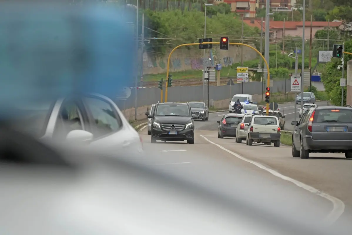 Strade chiuse e traffico in tilt per una gara di triathlon