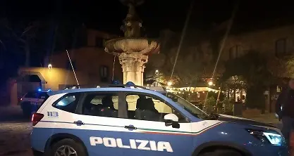 Cinque persone ubriache bivaccano in centro, denunciate