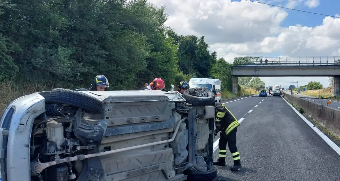 Scontro tra due auto in superstrada