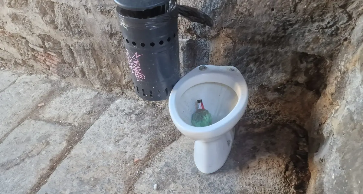 «In via Bellavista spacciano nelle bustine degli escrementi dei cani»