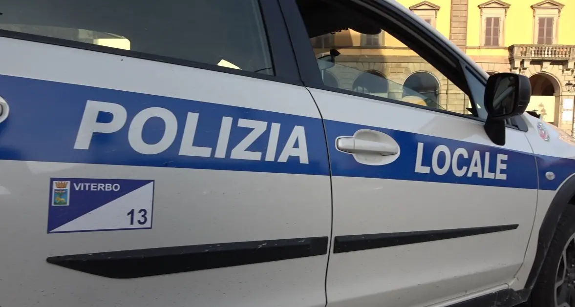 Furto con spaccata ai danni di una agenzia di riscossioni crediti